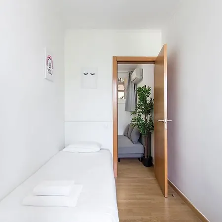 Sunny 3bd Only For Families In Poblenou Next To The Sea! Apartment