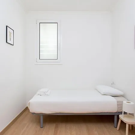 Sunny 3bd Only For Families In Poblenou Next To The Sea!